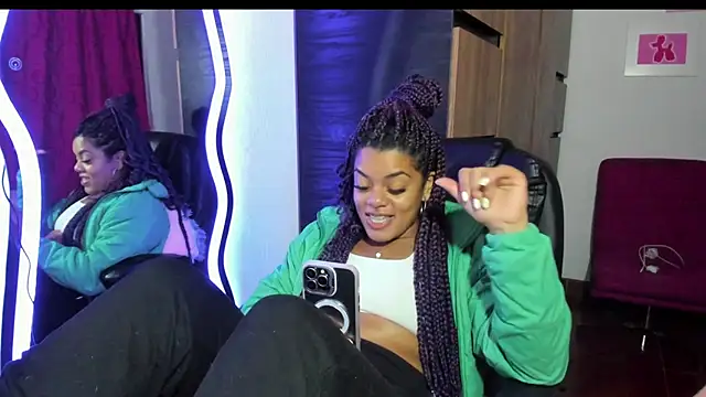 Snapshot of ladyrd1 chatting on November 5, 2025, 2:11 am ladyrd1 online show from November 5, 2025, 2:11 am