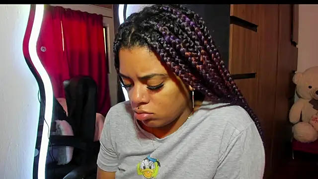 Snapshot of ladyrd1 chatting on November 11, 2025, 1:33 pm ladyrd1 online show from November 11, 2025, 1:33 pm