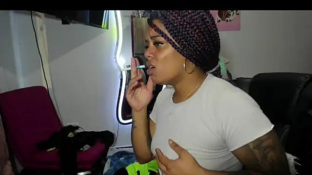 Snapshot of ladyrd1 chatting on November 27, 2025, 2:46 am ladyrd1 online show from November 27, 2025, 2:46 am