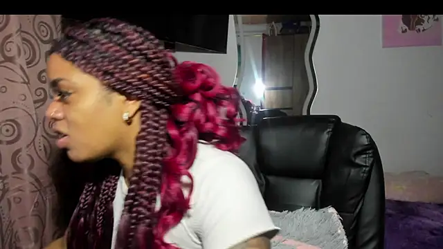 Snapshot of ladyrd1 chatting on December 3, 2025, 4:31 am ladyrd1 online show from December 3, 2025, 4:31 am