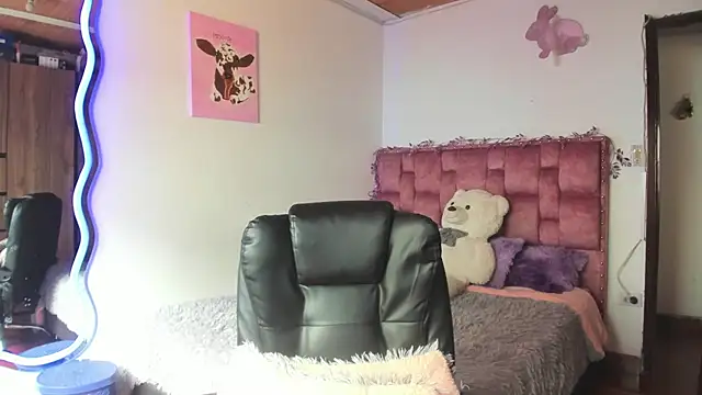 Snapshot of ladyrd1 chatting on January 11, 2026, 7:52 pm ladyrd1 online show from January 11, 2026, 7:52 pm