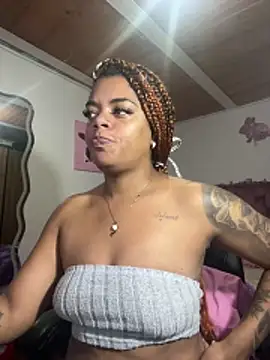 Snapshot of ladyrd1 chatting on February 1, 2026, 11:03 pm ladyrd1 online show from February 1, 2026, 11:03 pm