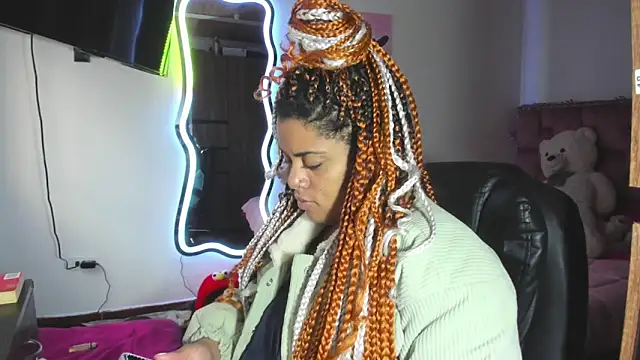 Snapshot of ladyrd1 chatting on February 14, 2026, 11:01 pm ladyrd1 online show from February 14, 2026, 11:01 pm