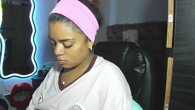 Snapshot of ladyrd1 chatting on February 23, 2026, 11:46 pm ladyrd1 online show from February 23, 2026, 11:46 pm