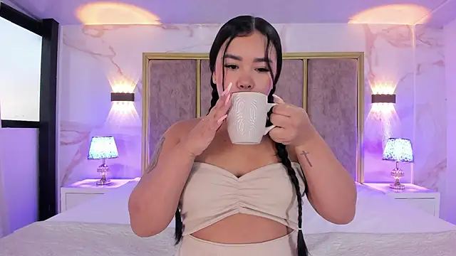 MarianaGarciaa   online show from September 16, 2025, 11:44 am