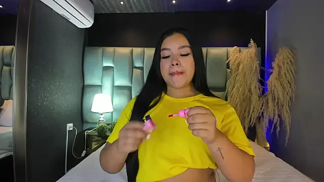 MarianaGarciaa   online show from June 16, 2026, 7:49 pm
