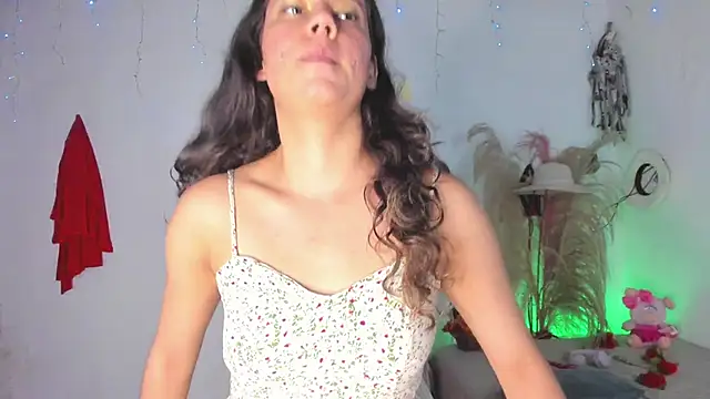 lovely kitt online show from June 9, 2026, 11:38 pm
