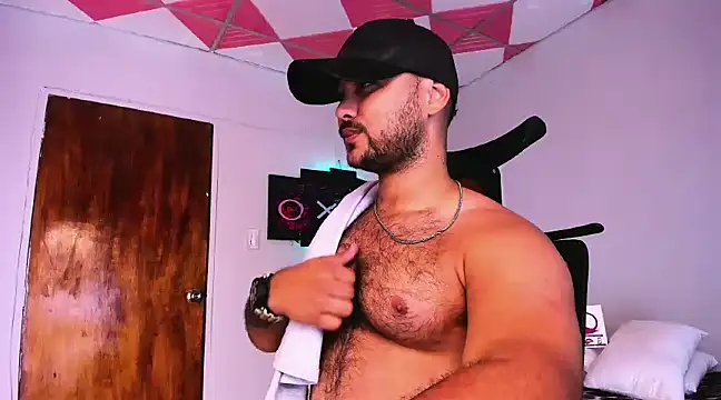 Snapshot of Sebas-hott chatting on December 18, 2024, 5:48 am Sebas-hott online show from December 18, 2024, 5:48 am