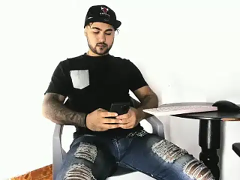 Snapshot of Sebas-hott chatting on October 16, 2025, 10:33 pm Sebas-hott online show from October 16, 2025, 10:33 pm