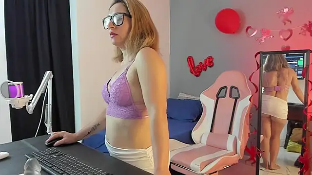 Yelena03 online show from February 13, 2025, 9:38 pm