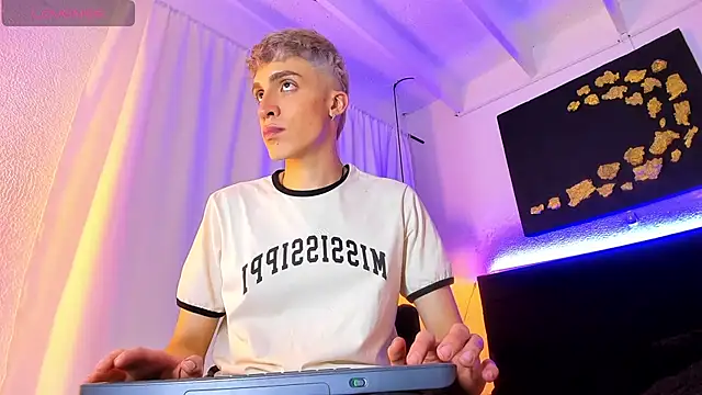 Snapshot of Angel_Snowhotxxx chatting on February 14, 2025, 6:34 am Angel Snowhotxxx online show from February 14, 2025, 6:34 am