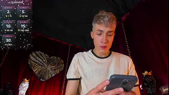 Snapshot of Angel_Snowhotxxx chatting on February 16, 2025, 6:32 am Angel Snowhotxxx online show from February 16, 2025, 6:32 am