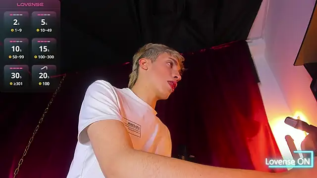 Snapshot of Angel_Snowhotxxx chatting on March 7, 2025, 4:13 am Angel Snowhotxxx online show from March 7, 2025, 4:13 am