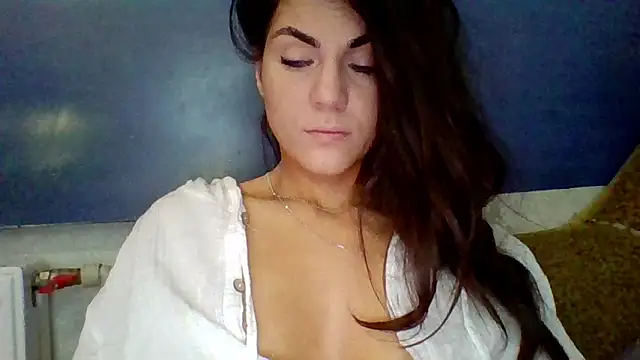 Snapshot of AliceTailor chatting on June 20, 2026, 4:43 pm AliceTailor online show from June 20, 2026, 4:43 pm