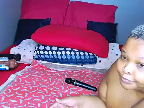 fatafricanqueen online show from April 24, 2026, 7:27 pm