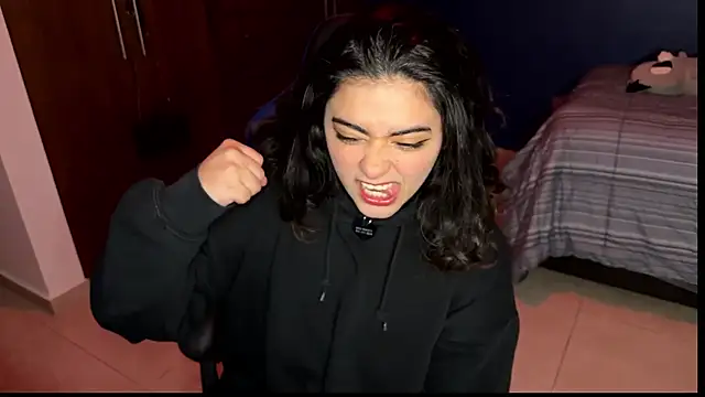 Snapshot of Ales_Kitten chatting on February 13, 2025, 4:54 am Ales Kitten online show from February 13, 2025, 4:54 am