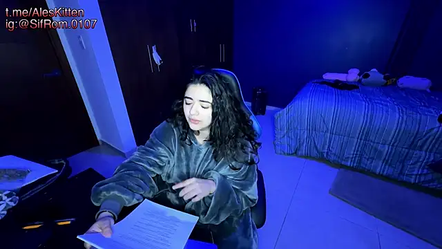 Snapshot of Ales_Kitten chatting on March 12, 2025, 1:47 am Ales Kitten online show from March 12, 2025, 1:47 am