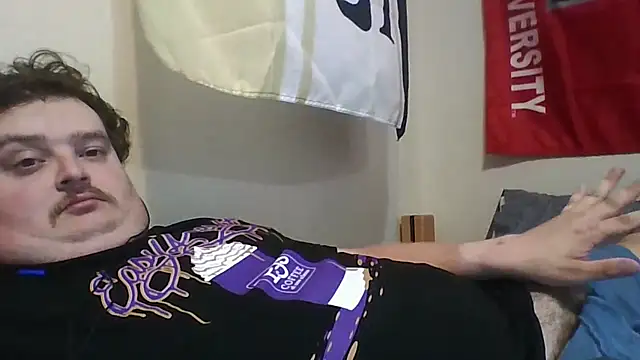 Snapshot of YelpedAverting chatting on October 21, 2025, 7:47 pm YelpedAverting online show from October 21, 2025, 7:47 pm