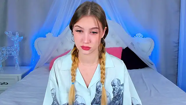 Snapshot of VitalinaBlue chatting on November 29, 2025, 1:19 am VitalinaBlue online show from November 29, 2025, 1:19 am