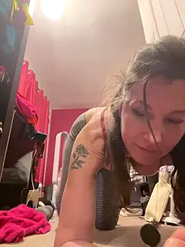 Lwhite1 online show from December 14, 2025, 11:31 pm