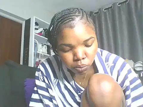 Snapshot of sweet_bigclit chatting on October 15, 2025, 5:18 am sweet bigclit online show from October 15, 2025, 5:18 am