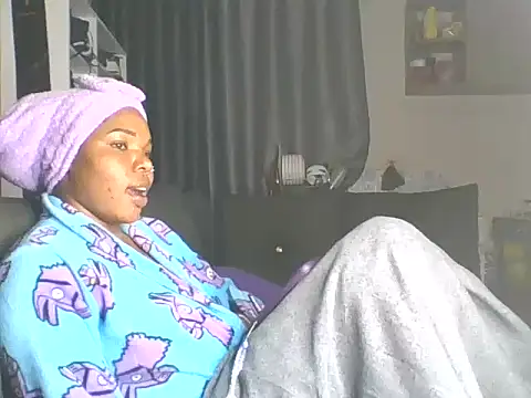 Snapshot of sweet_bigclit chatting on November 10, 2025, 5:56 pm sweet bigclit online show from November 10, 2025, 5:56 pm