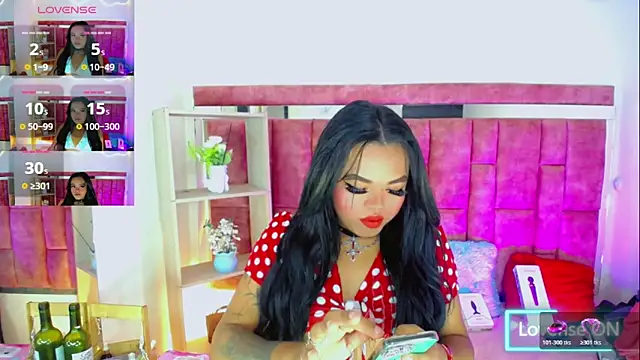Snapshot of KayleighDreams_ chatting on June 10, 2026, 3:29 am KayleighDreams online show from June 10, 2026, 3:29 am