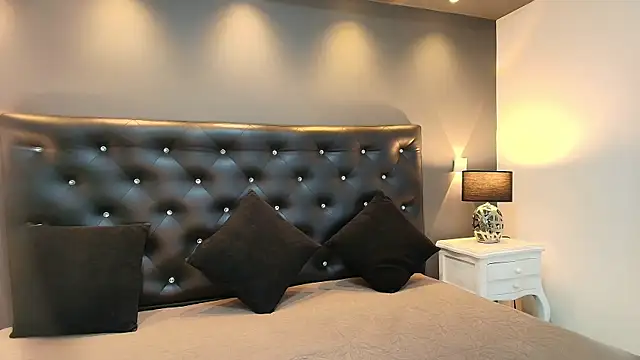 dirtyvictoria online show from December 21, 2025, 12:34 pm