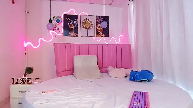 Azul horney online show from February 12, 2025, 9:01 pm