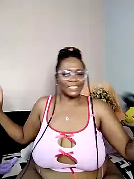 Snapshot of CocoBootyyy chatting on January 16, 2025, 10:21 am CocoBootyyy online show from January 16, 2025, 10:21 am