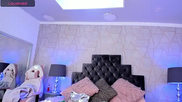 emily parkerr online show from February 21, 2025, 2:16 pm