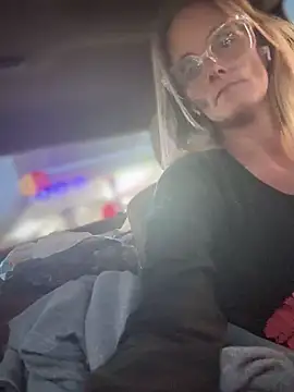 vixendoll87 online show from February 16, 2025, 11:26 pm