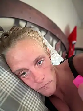 vixendoll87 online show from March 18, 2025, 1:20 pm