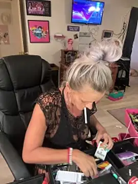 vixendoll87 online show from May 14, 2026, 4:36 pm