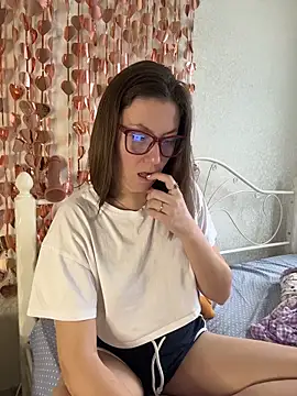 BeatriceTender online show from February 14, 2026, 11:40 am