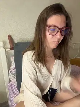 BeatriceTender online show from June 10, 2026, 9:03 pm