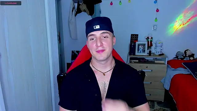 Snapshot of liam_oficial02 chatting on December 13, 2024, 7:15 am liam oficial02 online show from December 13, 2024, 7:15 am