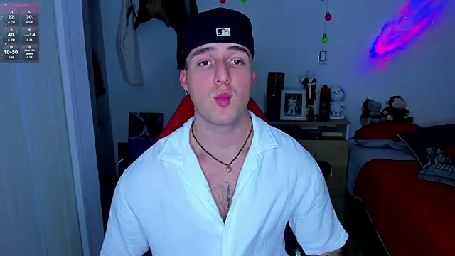 Snapshot of liam_oficial02 chatting on December 15, 2024, 4:40 am liam oficial02 online show from December 15, 2024, 4:40 am