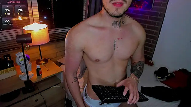 liam oficial02 online show from June 30, 2026, 4:02 am