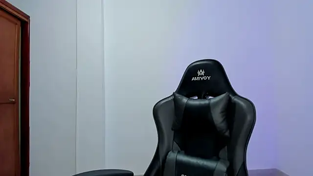 avellanatammy online show from December 23, 2025, 1:25 am