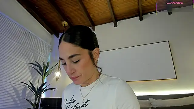 Snapshot of AgattaDuque chatting on June 13, 2026, 8:07 pm AgattaDuque online show from June 13, 2026, 8:07 pm
