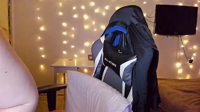 Snapshot of Milafoxxxy chatting on February 14, 2025, 1:29 pm Milafoxxxy online show from February 14, 2025, 1:29 pm