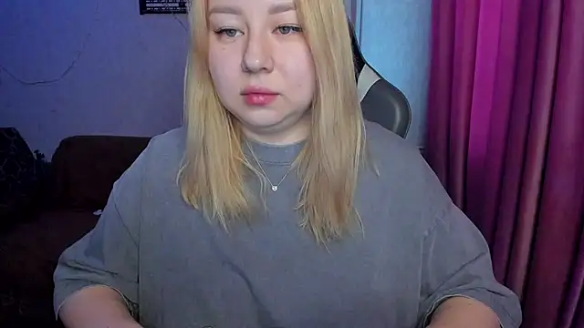 Snapshot of Milafoxxxy chatting on November 11, 2025, 10:15 am Milafoxxxy online show from November 11, 2025, 10:15 am