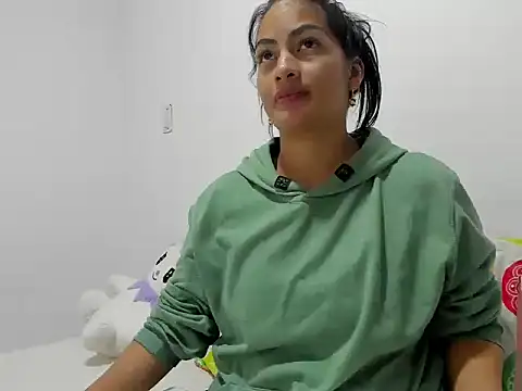 SamanthaBeke online show from April 26, 2026, 4:32 am