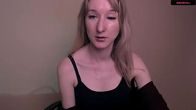 Snapshot of AmandaSell chatting on June 11, 2026, 6:44 am AmandaSell online show from June 11, 2026, 6:44 am