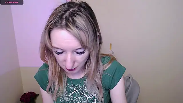 Snapshot of AmandaSell chatting on June 14, 2026, 7:43 am AmandaSell online show from June 14, 2026, 7:43 am