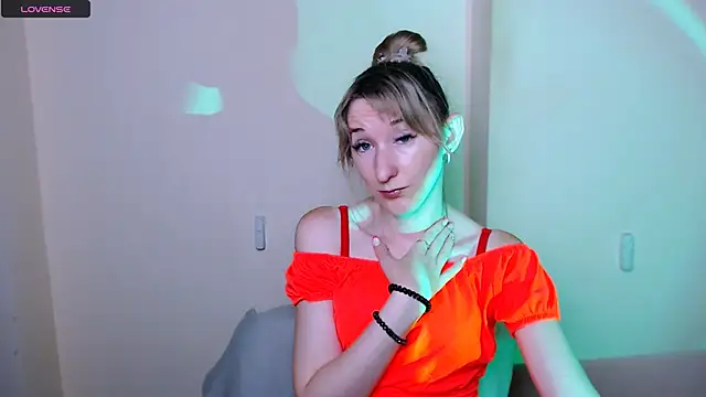 AmandaSell online show from July 7, 2026, 7:23 am