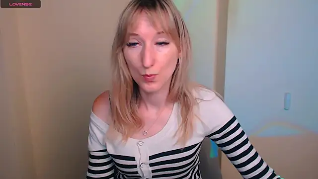 AmandaSell online show from July 24, 2026, 6:55 am