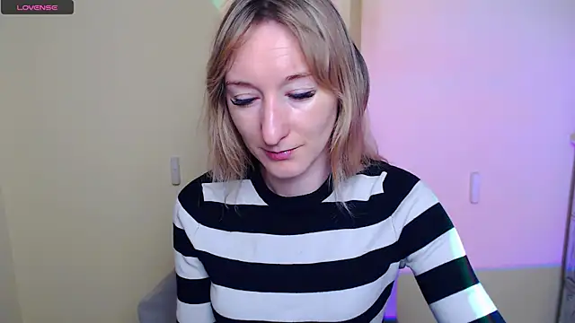 AmandaSell online show from July 28, 2026, 7:04 am