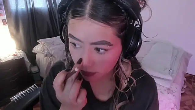 StephaniFox online show from December 13, 2025, 7:53 pm